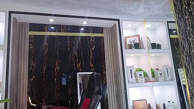 AmberNix online show from 10-24-25, 02:16