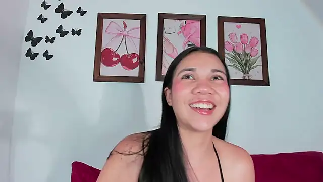 Snapshot of Emiily_Parkerr chatting on 05-14-26, 10:18 Emiily Parkerr online show from 05-14-26, 10:18