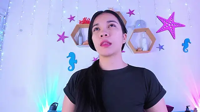 Emiily Parkerr online show from 12-19-25, 02:48