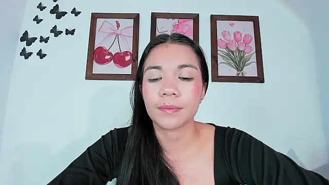 Snapshot of Emiily_Parkerr chatting on 06-02-26, 10:32 Emiily Parkerr online show from 06-02-26, 10:32