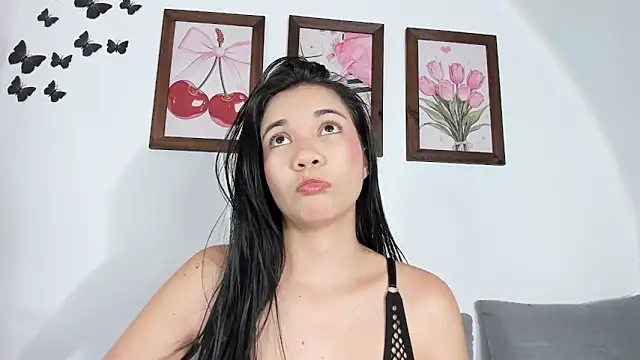 Snapshot of Emiily_Parkerr chatting on 04-21-26, 11:11 Emiily Parkerr online show from 04-21-26, 11:11