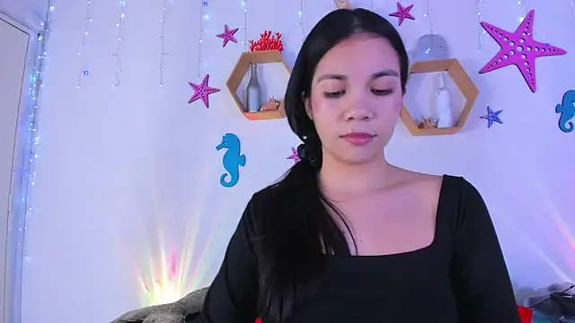 Emiily Parkerr online show from 11-18-25, 03:10