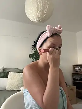 Off  Melonenmandy online show from 11-20-25, 07:31