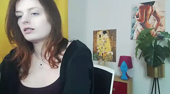 Snapshot of juicyNadine chatting on 02-26-25, 12:27 juicyNadine online show from 02-26-25, 12:27