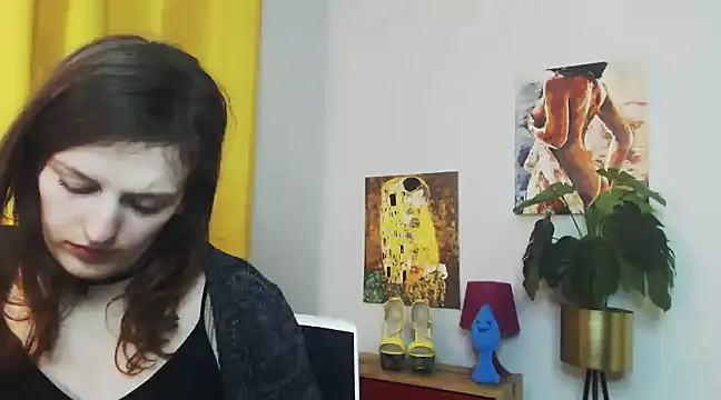 Snapshot of juicyNadine chatting on 02-05-25, 12:27 juicyNadine online show from 02-05-25, 12:27