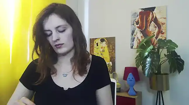 Snapshot of juicyNadine chatting on 03-10-25, 12:28 juicyNadine online show from 03-10-25, 12:28