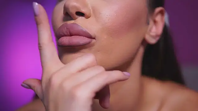 Snapshot of NatyDesiree chatting on 03-08-25, 11:16 NatyDesiree online show from 03-08-25, 11:16