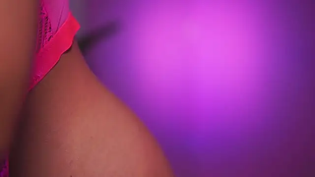 Snapshot of NatyDesiree chatting on 03-12-25, 08:08 NatyDesiree online show from 03-12-25, 08:08