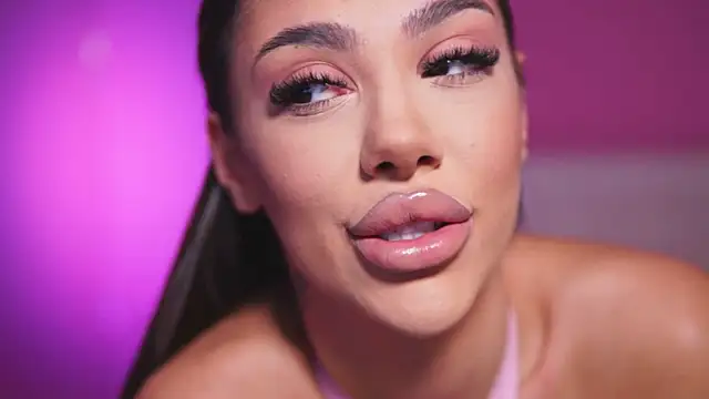 Snapshot of NatyDesiree chatting on 02-24-25, 07:55 NatyDesiree online show from 02-24-25, 07:55