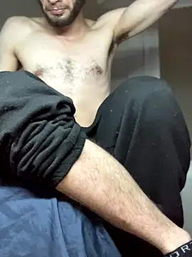 pantslesstraveler plt online show from 09-09-25, 11:14