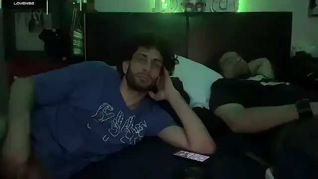 pantslesstraveler plt online show from 11-17-25, 12:47