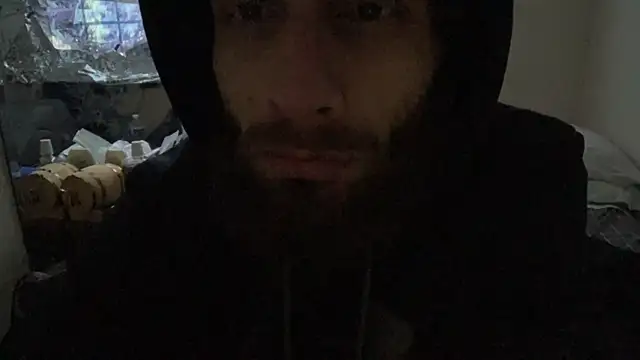 pantslesstraveler plt online show from 11-05-25, 06:00