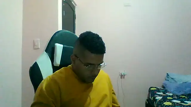Snapshot of SaucyAffair0 chatting on 06-25-26, 11:54 SaucyAffair0 online show from 06-25-26, 11:54