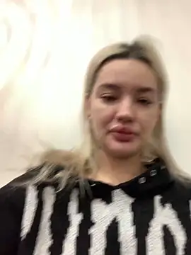 Snapshot of Sextazy chatting on 02-16-25, 12:43 Sextazy online show from 02-16-25, 12:43