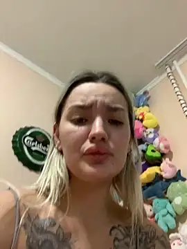 Snapshot of Sextazy chatting on 10-10-25, 05:03 Sextazy online show from 10-10-25, 05:03