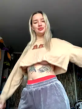 Snapshot of Sextazy chatting on 10-18-25, 09:22 Sextazy online show from 10-18-25, 09:22