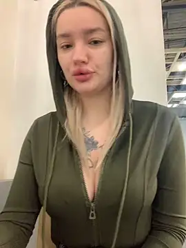 Snapshot of Sextazy chatting on 01-25-25, 11:55 Sextazy online show from 01-25-25, 11:55