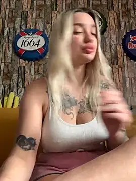 Snapshot of Sextazy chatting on 10-13-25, 08:38 Sextazy online show from 10-13-25, 08:38