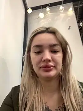 Snapshot of Sextazy chatting on 01-19-25, 11:12 Sextazy online show from 01-19-25, 11:12