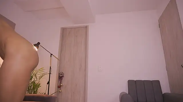 SofiaRios04 online show from 04-14-26, 07:52