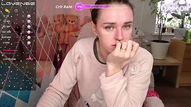 Snapshot of Bella__Swoon chatting on 09-21-25, 03:44 Bella Swoon online show from 09-21-25, 03:44