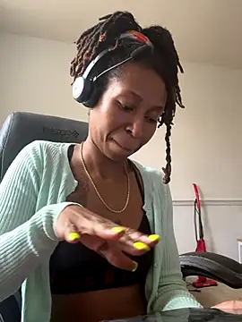 LeyaHoneybuns online show from 11-19-25, 07:25