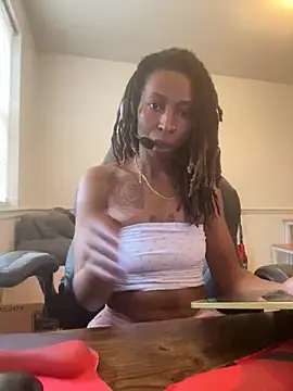 LeyaHoneybuns online show from 11-14-25, 07:39