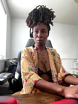 LeyaHoneybuns online show from 01-07-26, 04:45