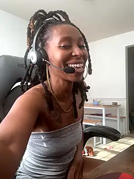 LeyaHoneybuns online show from 12-01-25, 04:30