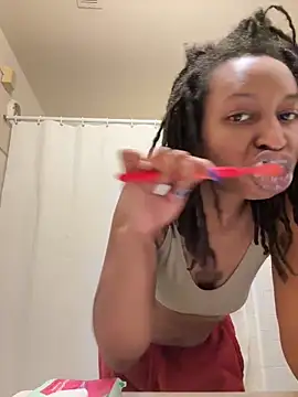 Snapshot of LeyaHoneybuns chatting on 01-23-25, 02:23 LeyaHoneybuns online show from 01-23-25, 02:23