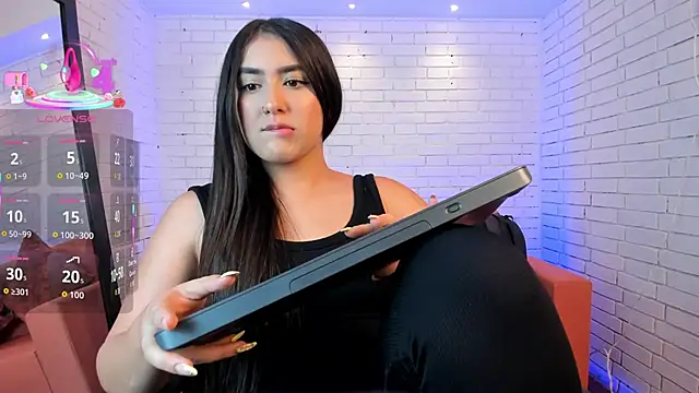 paulina sweett  online show from 10-20-25, 07:03