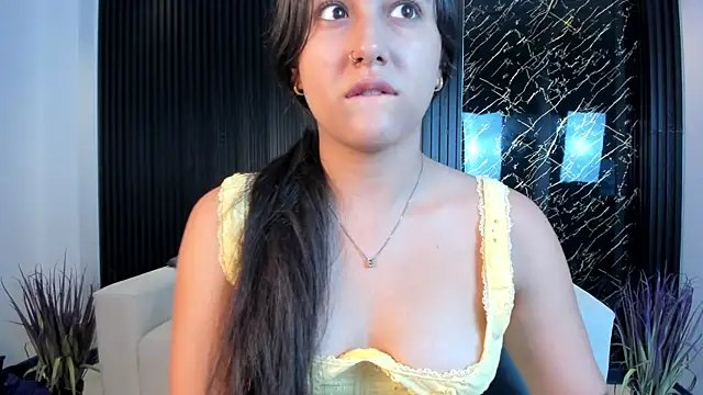 paulina sweett  online show from 11-06-25, 01:04