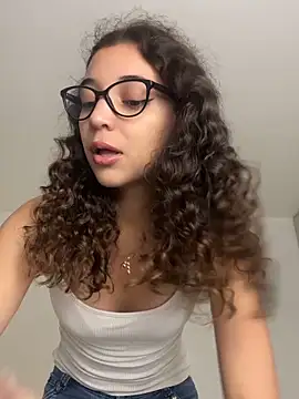 uniquerossie online show from 12-15-25, 08:09