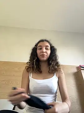 uniquerossie online show from 11-13-25, 10:19