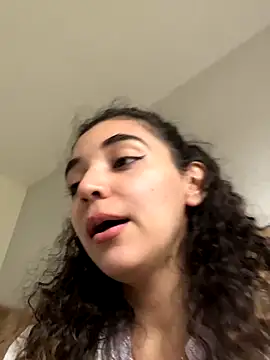 uniquerossie online show from 11-17-25, 09:57