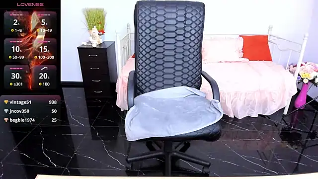 Snapshot of Anita_Tayson chatting on 02-11-25, 10:25 Anita Tayson online show from 02-11-25, 10:25