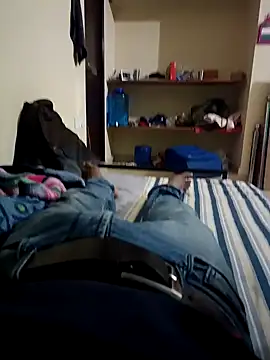 Snapshot of Boy3212 chatting on 12-24-24, 04:30 Boy3212 online show from 12-24-24, 04:30