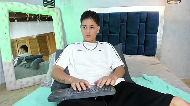 Levy Steve online show from 11-21-25, 08:46