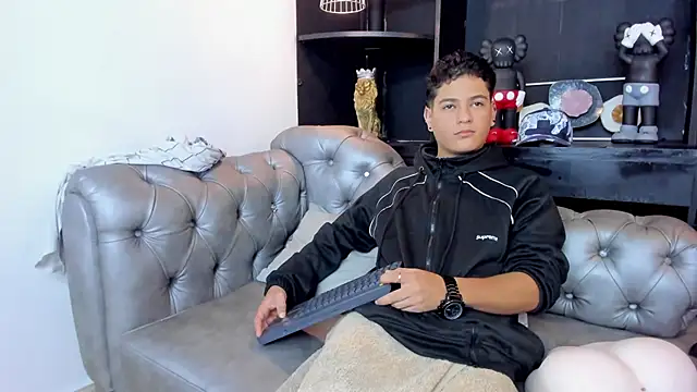 Snapshot of Levy_Steve chatting on 03-19-25, 04:47 Levy Steve online show from 03-19-25, 04:47