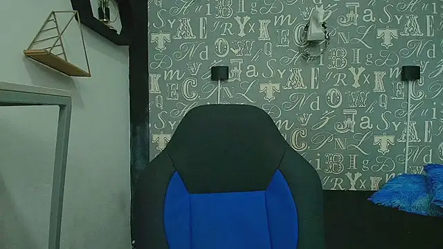 Lindsey8 online show from 09-17-25, 02:19