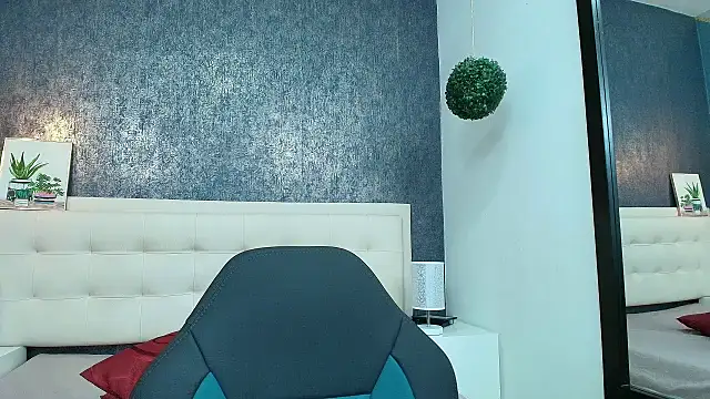 Lindsey8 online show from 03-19-25, 04:13