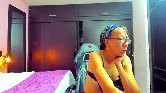Snapshot of daniela_xue chatting on 03-15-25, 12:04 daniela xue online show from 03-15-25, 12:04