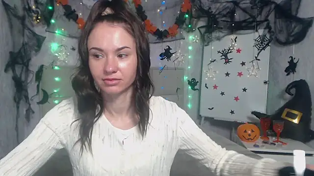 Snapshot of KaraCriegs chatting on 10-23-25, 05:22 KaraCriegs online show from 10-23-25, 05:22