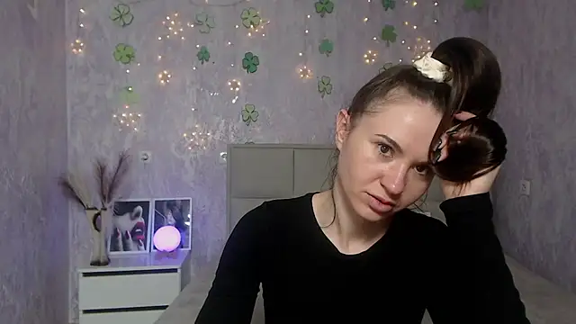 Snapshot of KaraCriegs chatting on 03-23-25, 03:43 KaraCriegs online show from 03-23-25, 03:43