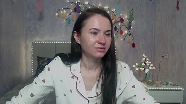 KaraCriegs online show from 04-12-26, 05:16