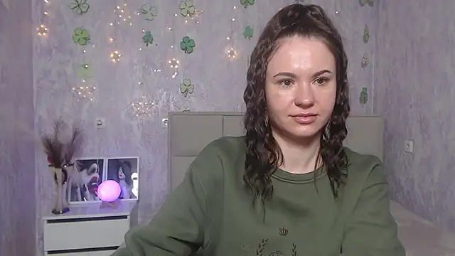 Snapshot of KaraCriegs chatting on 03-19-25, 09:48 KaraCriegs online show from 03-19-25, 09:48