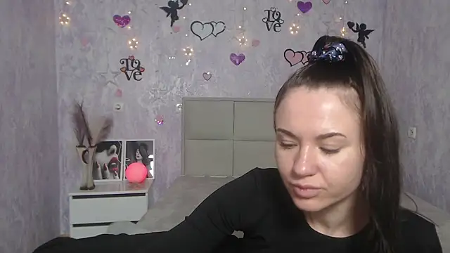 Snapshot of KaraCriegs chatting on 03-09-25, 03:22 KaraCriegs online show from 03-09-25, 03:22