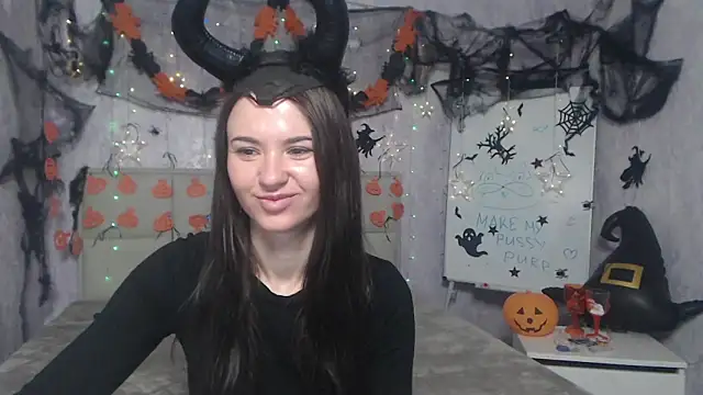KaraCriegs online show from 10-31-25, 06:37