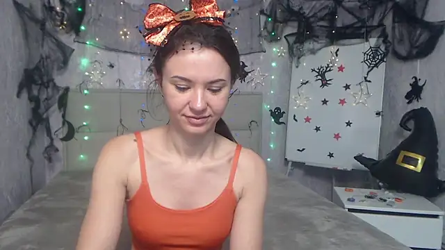 Snapshot of KaraCriegs chatting on 10-20-25, 05:13 KaraCriegs online show from 10-20-25, 05:13