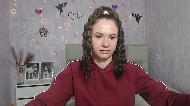 Snapshot of KaraCriegs chatting on 03-12-25, 06:32 KaraCriegs online show from 03-12-25, 06:32